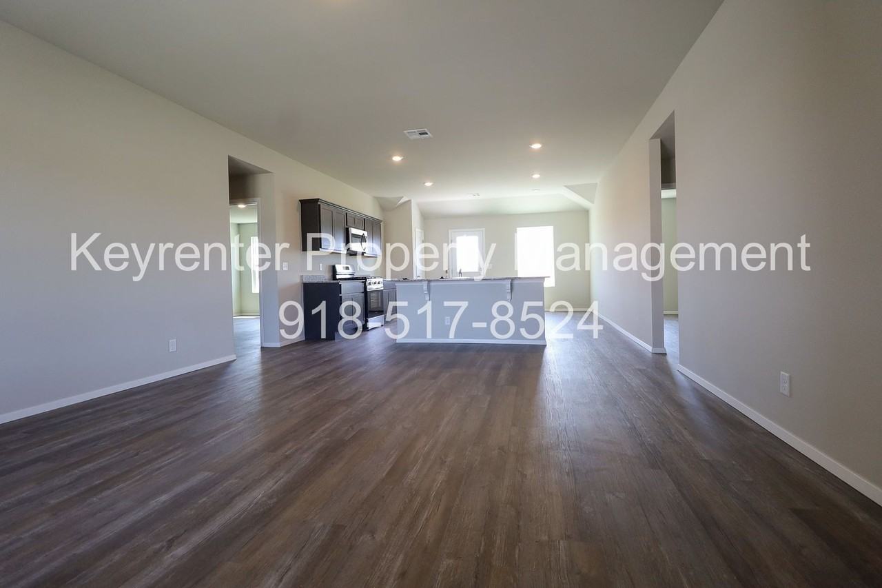 1407 E Honolulu Pl - Photo 3 of 28