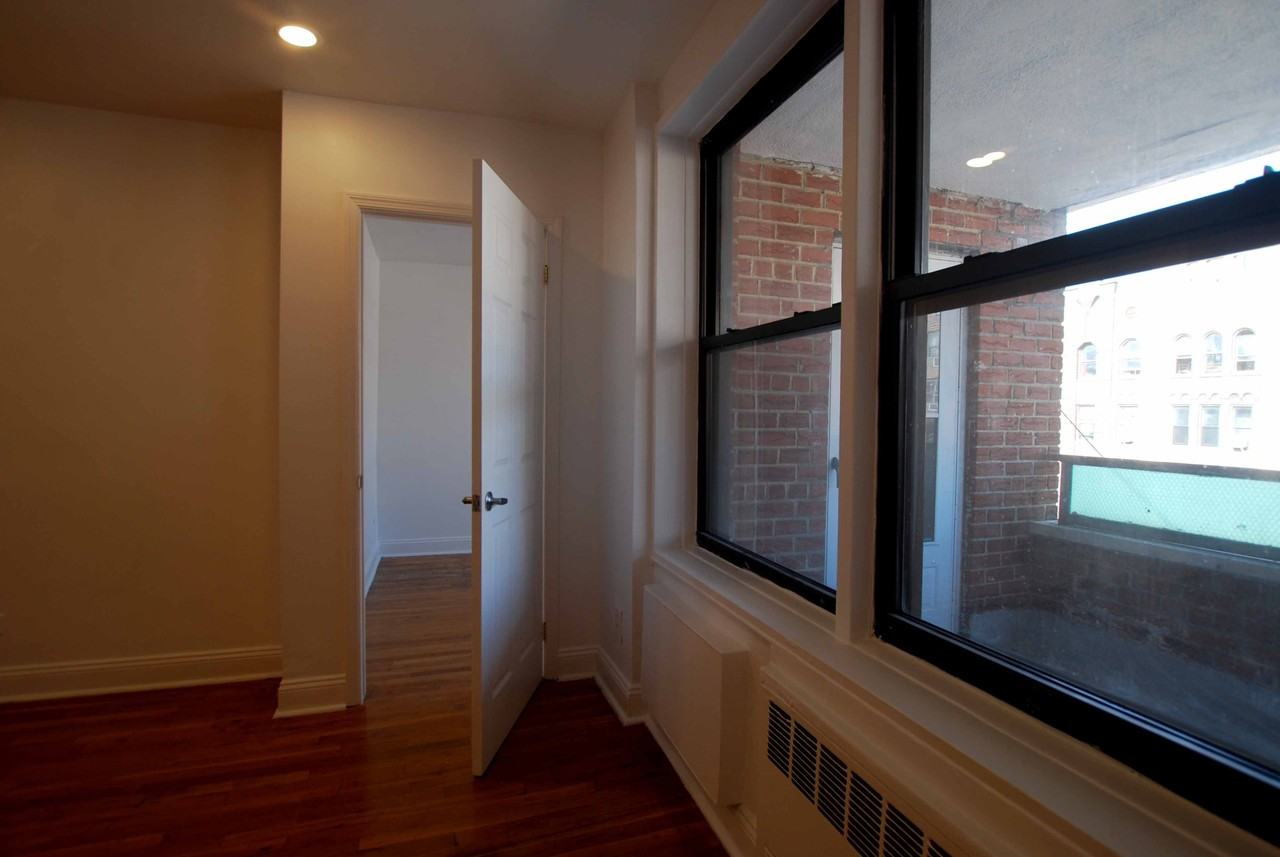 320 East 18th Street #5 - Photo 4 of 17