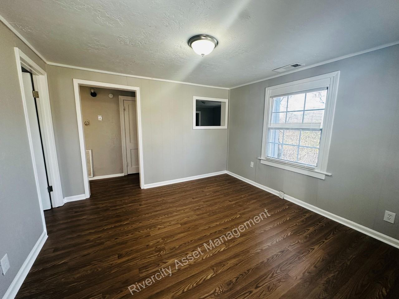 1911 The Oaks Ave #1 - Photo 2 of 11
