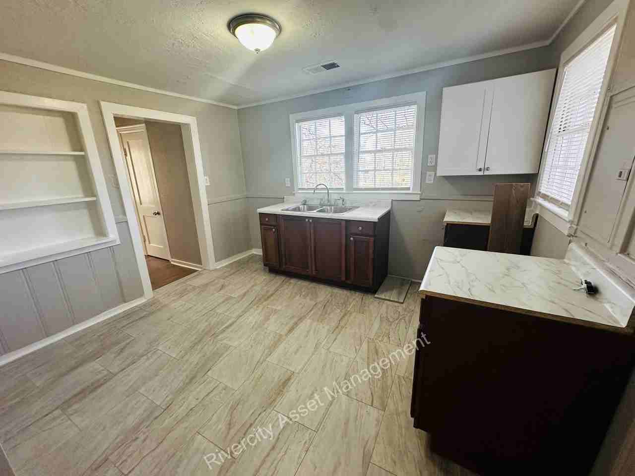 1911 The Oaks Ave #1 - Photo 3 of 11