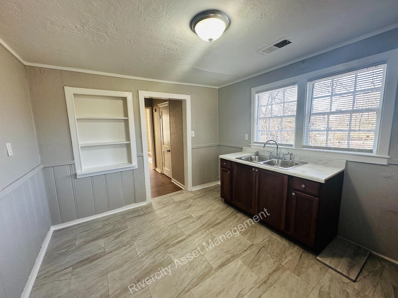 1911 The Oaks Ave #1 - Photo 4 of 11