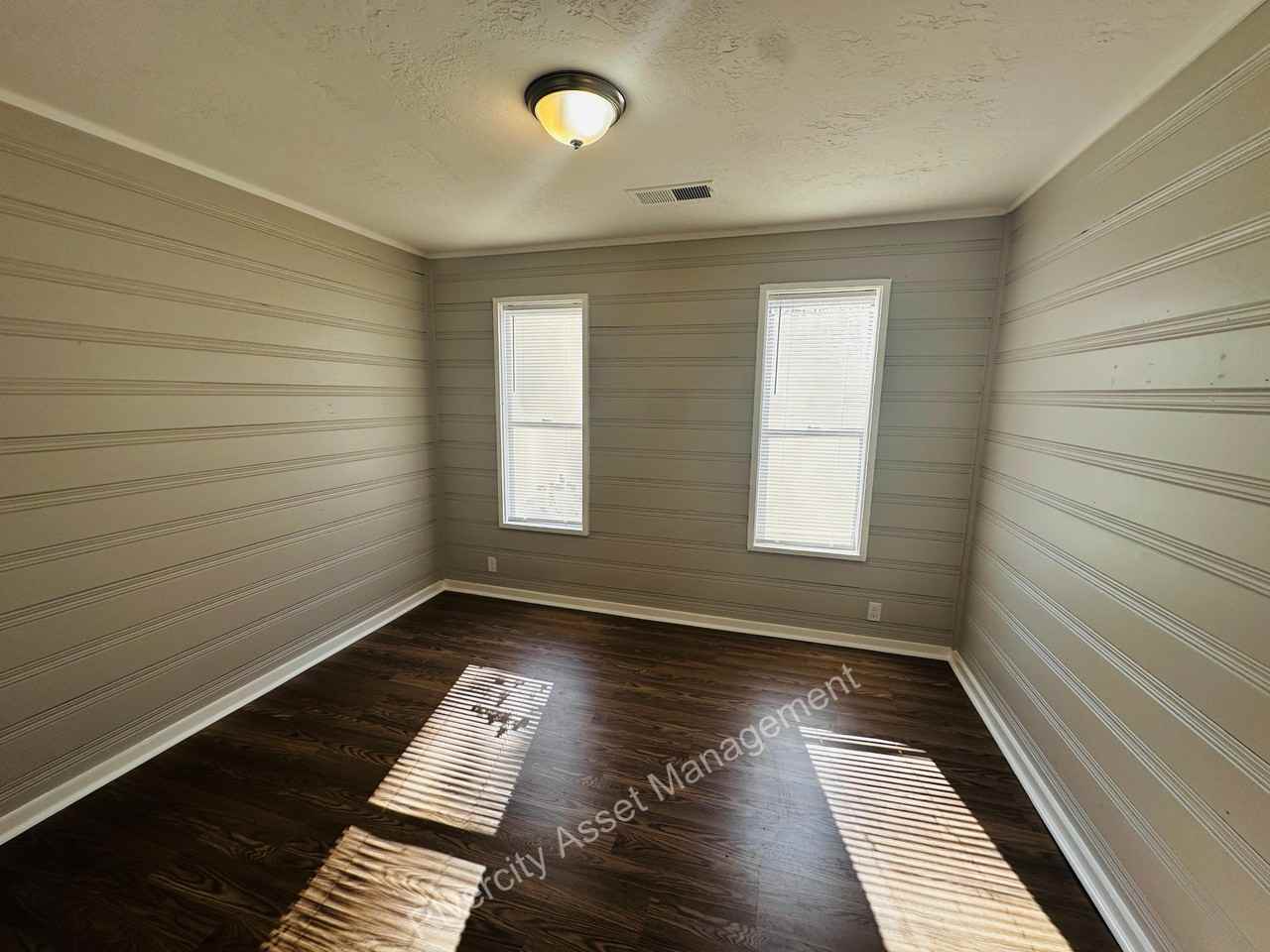 1911 The Oaks Ave #1 - Photo 6 of 11