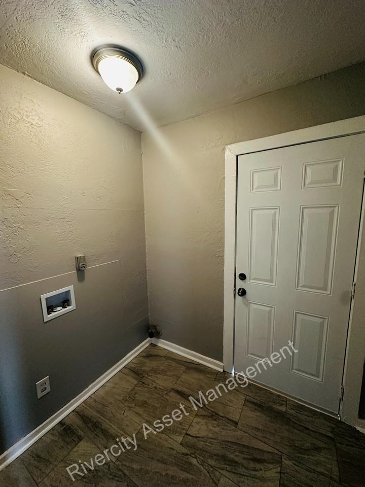 1911 The Oaks Ave #1 - Photo 7 of 11