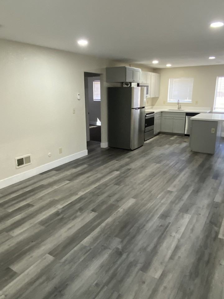 673 James Ave #3 - Photo 3 of 11