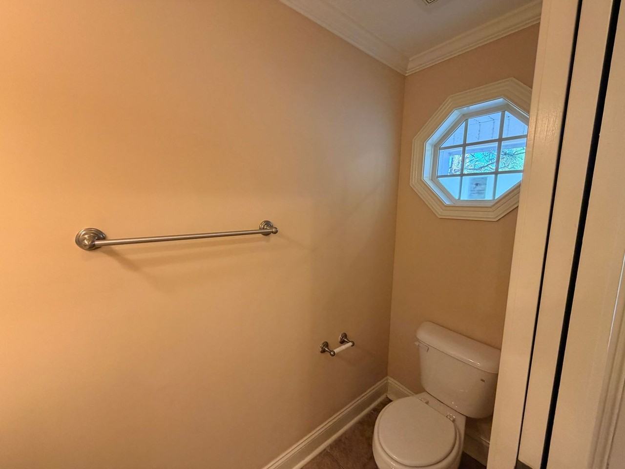 4901 Liberty Cir - Photo 4 of 33