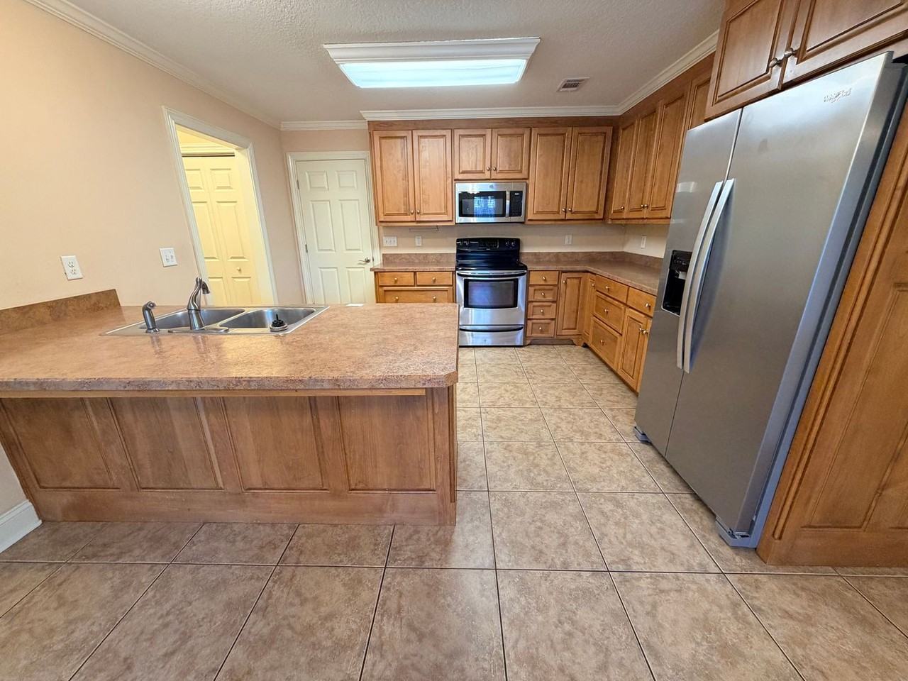 4901 Liberty Cir - Photo 7 of 33