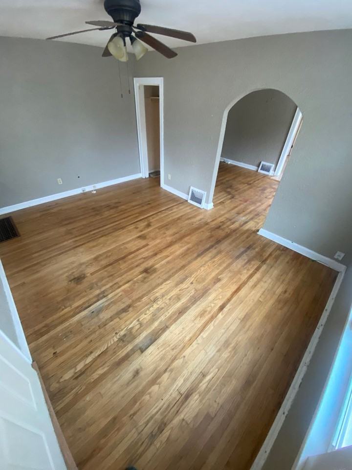 1040 W Lawrence Ave - Photo 3 of 9