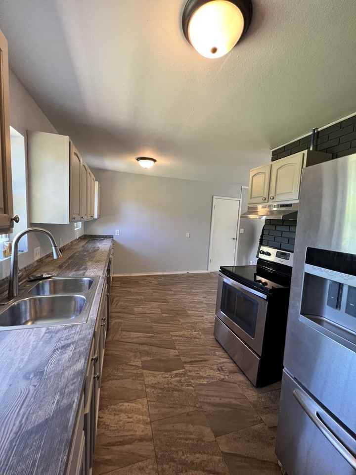 1305 N College Ave #1 - Photo 4 of 20