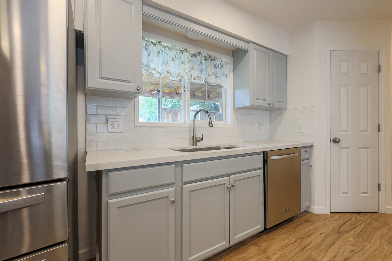 2641 Se 168th Ave #1 - Photo 3 of 29