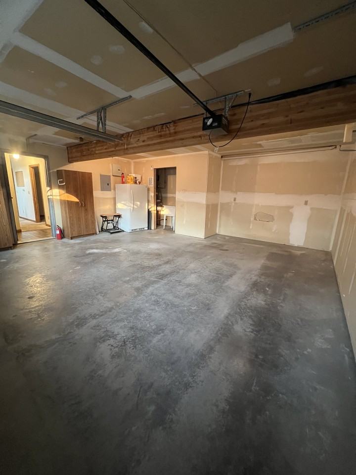 201 West Geyser StreetApt A #1 - Photo 3 of 31