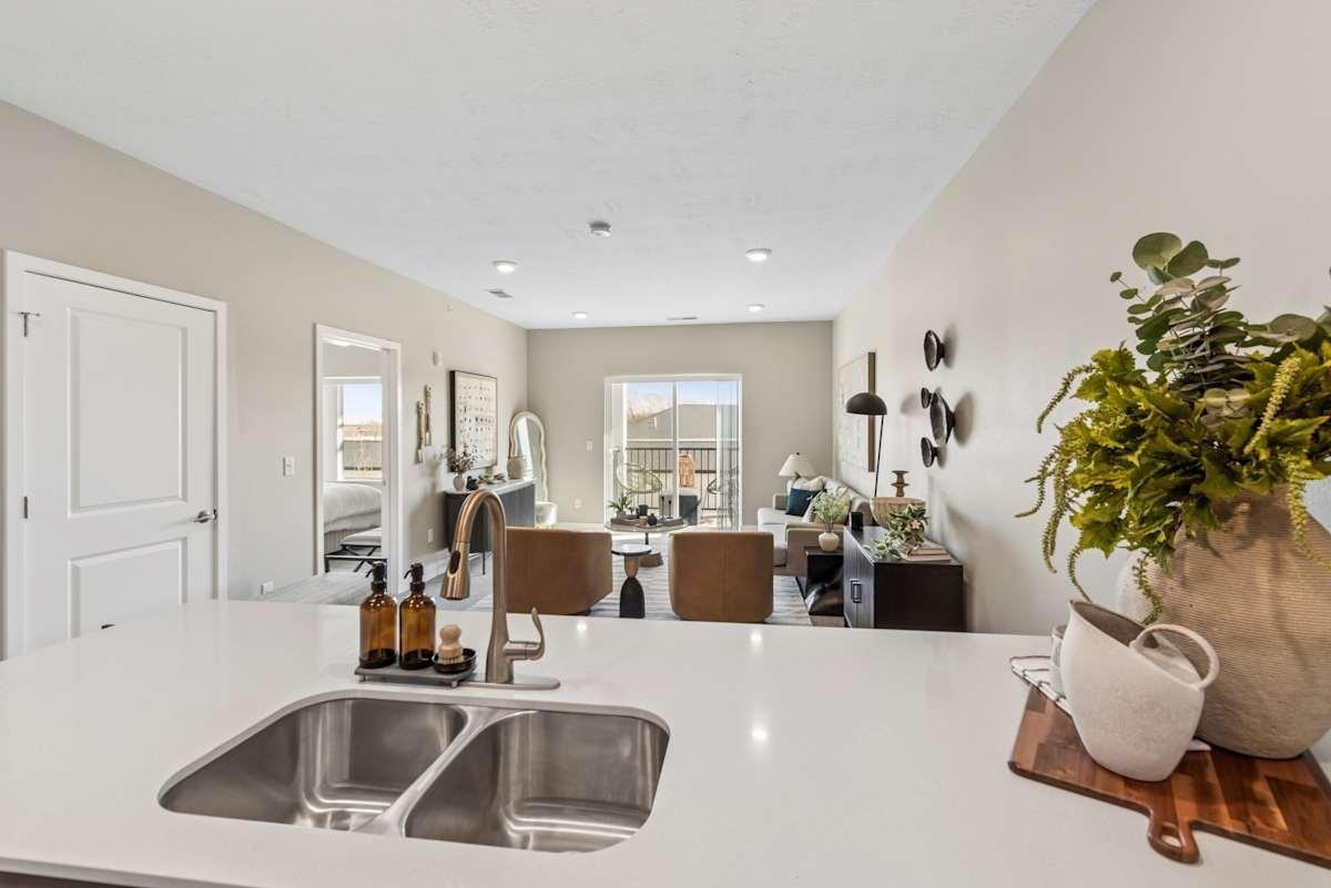 1101 Riverview Dr - Photo 5 of 17