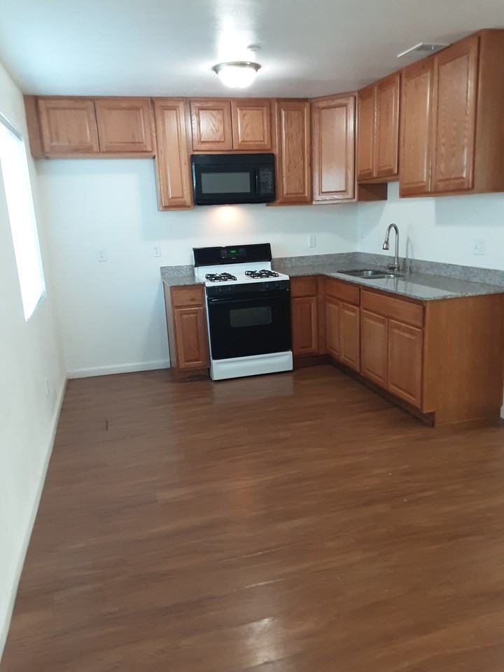 144 Brookridge Dr #1 - Photo 5 of 13