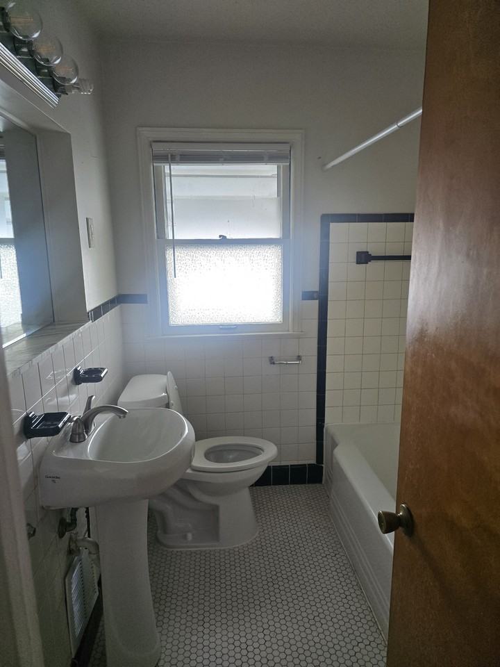 19404 Kenosha St #1 - Photo 6 of 10