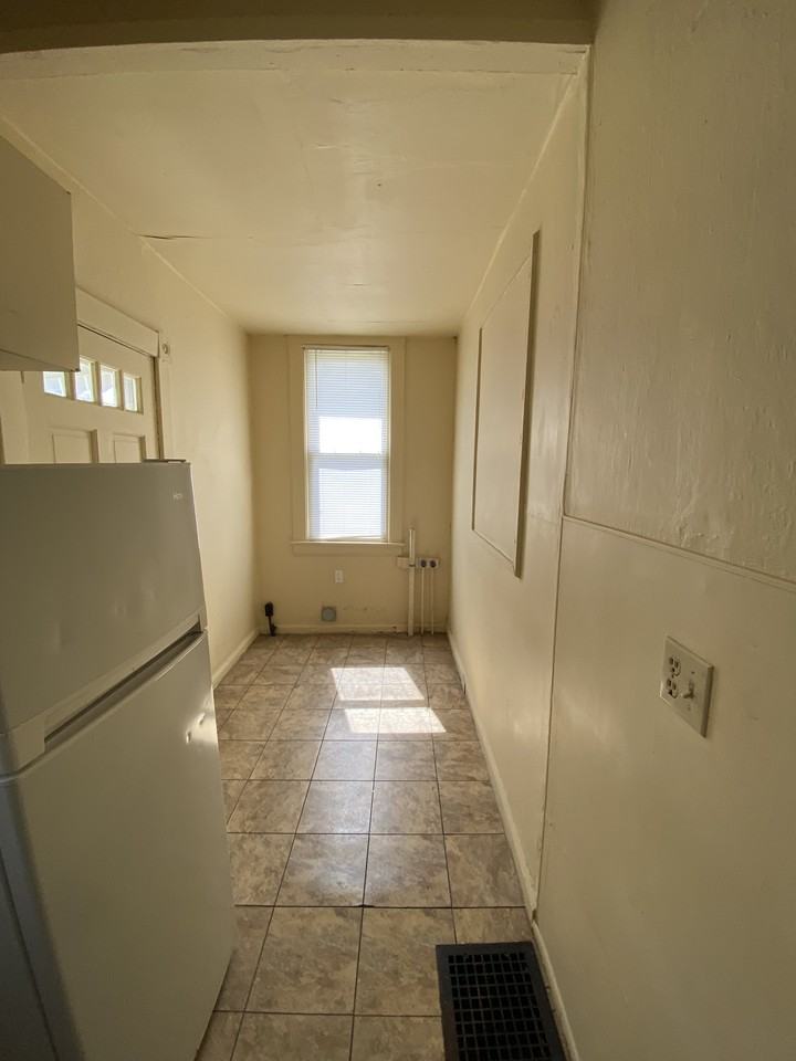 557 Lafayette Ave #1 - Photo 6 of 7