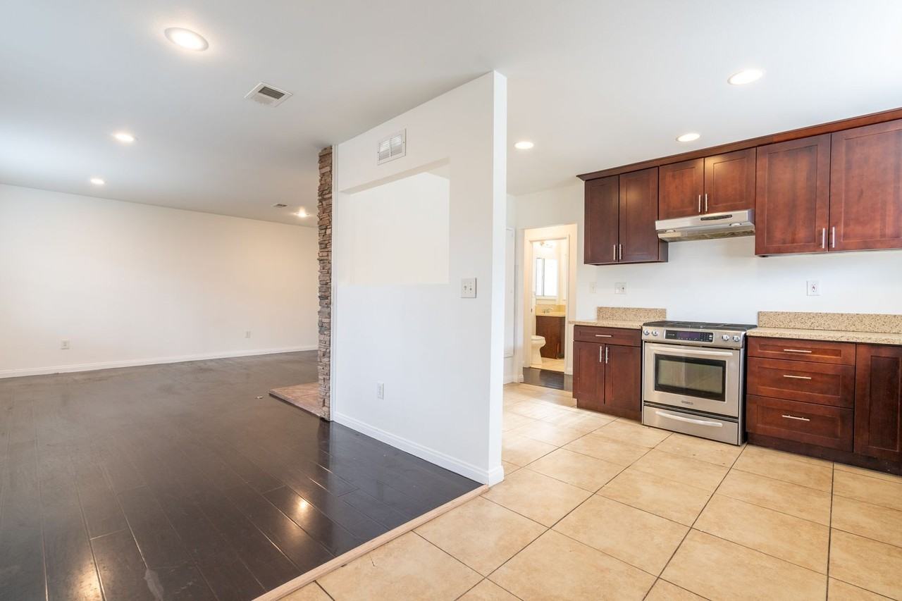 2540 Hudspeth St - Photo 6 of 24