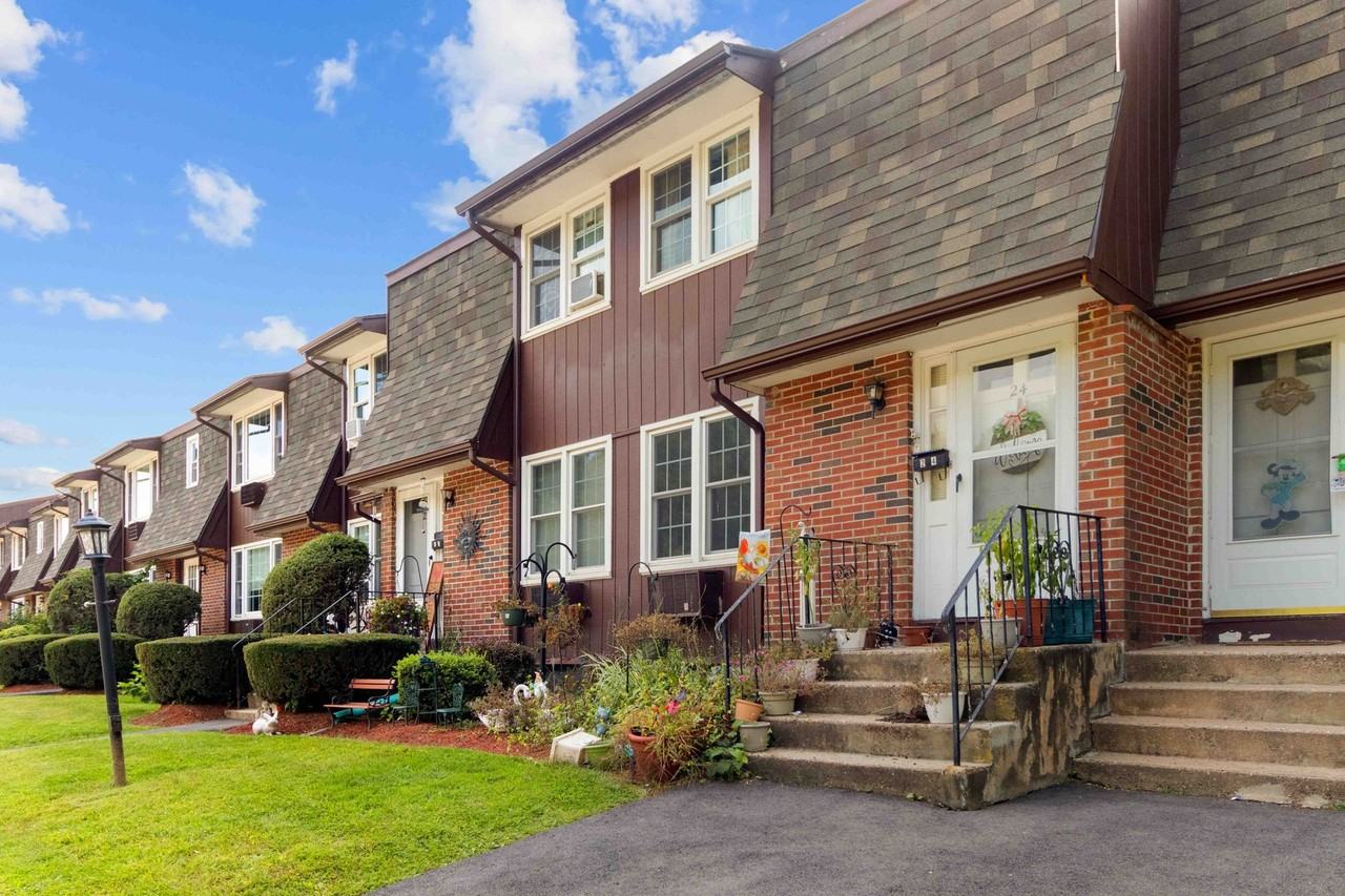 Plymouth Village Apartments - Photo 3 of 21