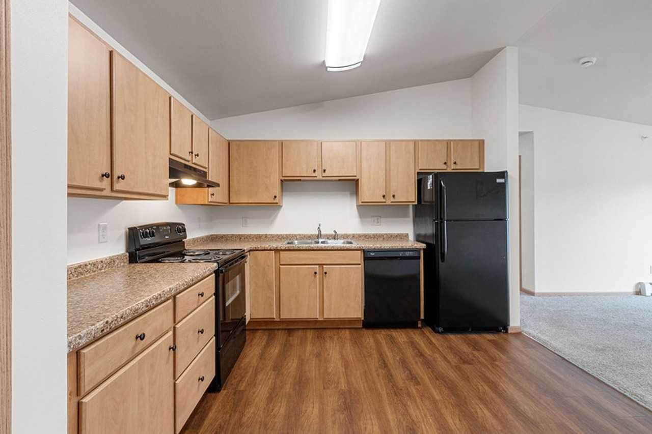 631 32nd Street N - Photo 4 of 42