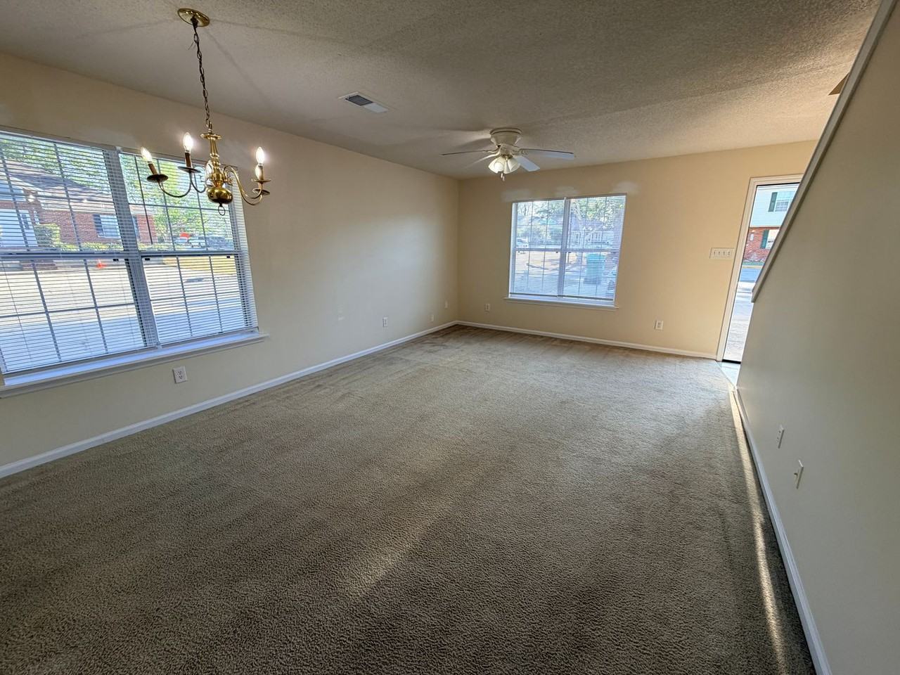 360 Brookfield Rd - Photo 5 of 23
