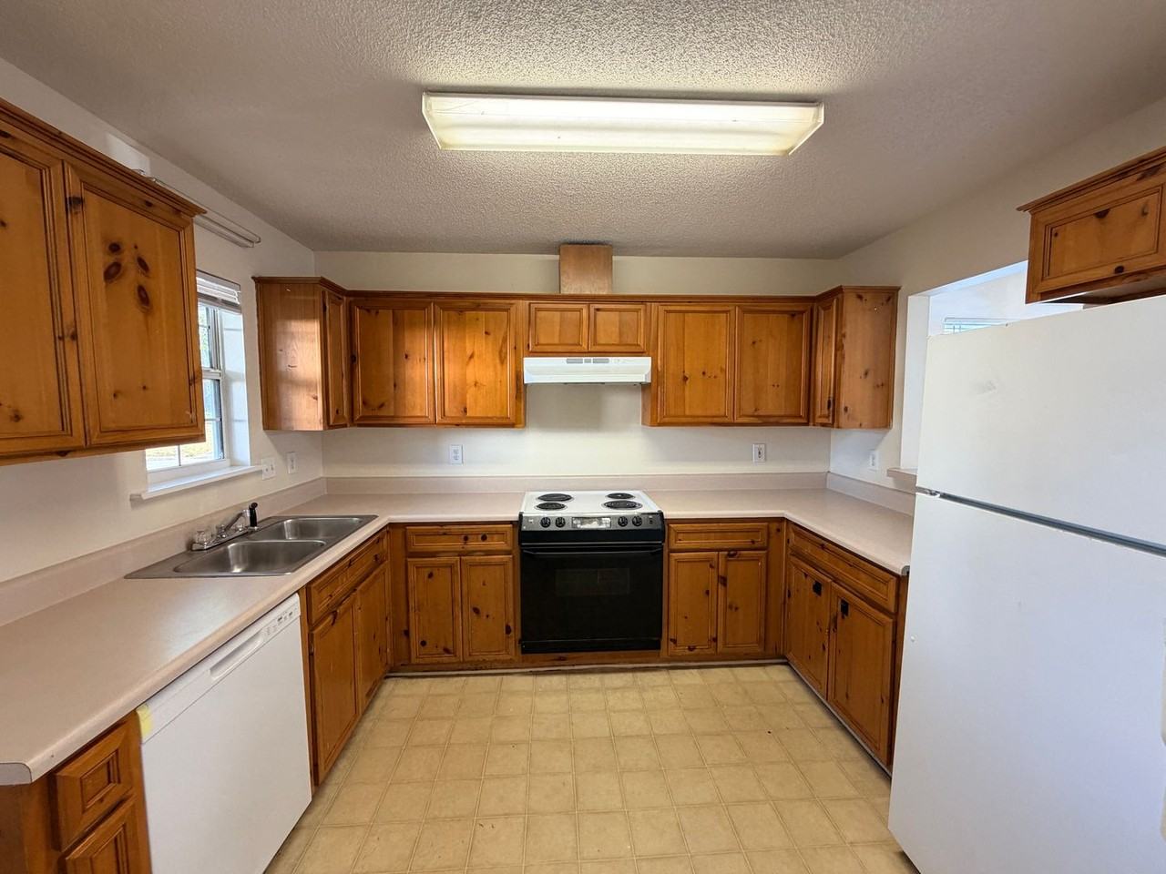 360 Brookfield Rd - Photo 6 of 23