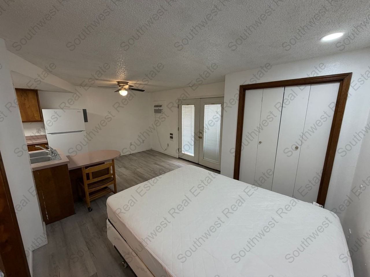 1409 S Prince St - Photo 4 of 6