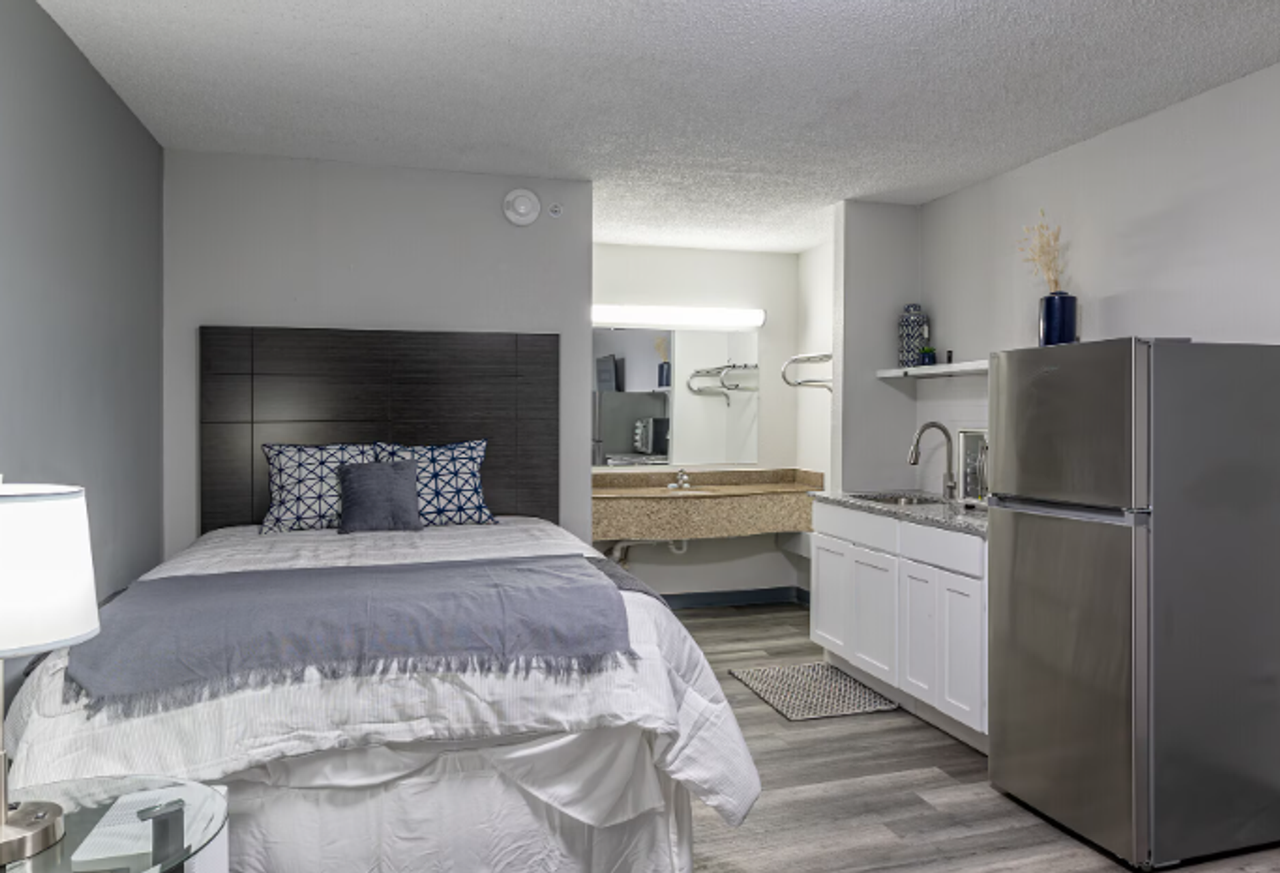 1 bed 1 bath All Bills Paid - Photo 3 of 33