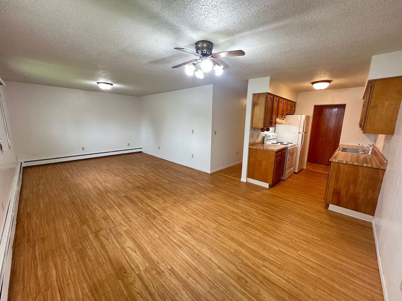 1406 Birch Ave - Photo 2 of 28