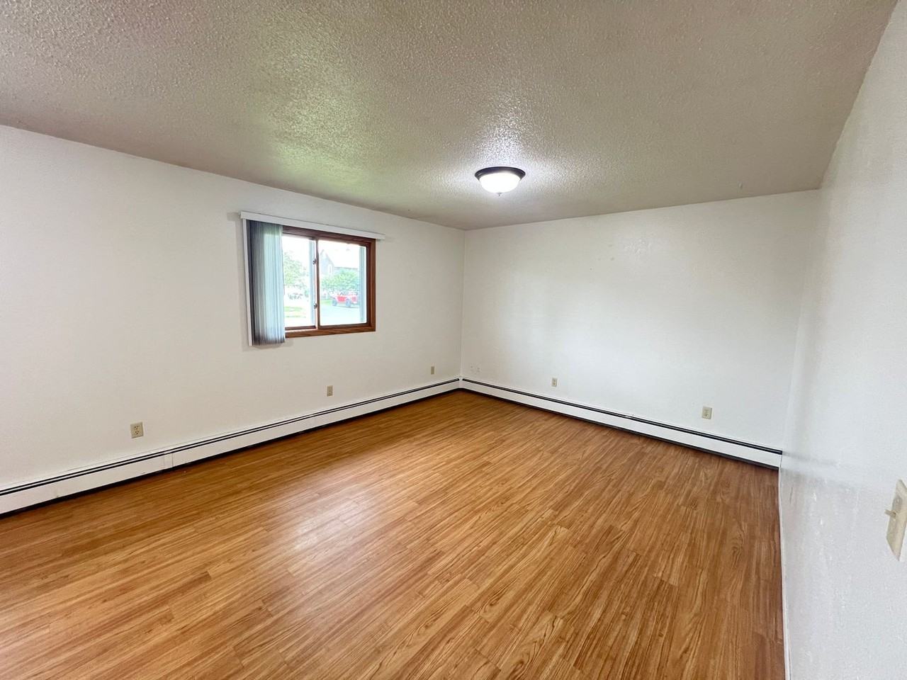 1406 Birch Ave - Photo 4 of 28