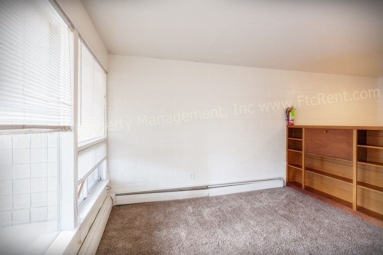 701 Parker St - Photo 4 of 37