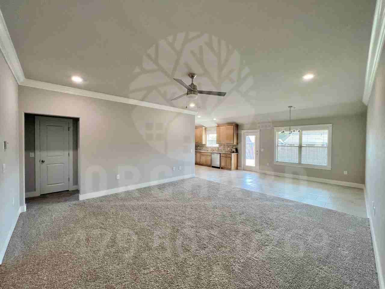 905 Jameson St - Photo 3 of 21