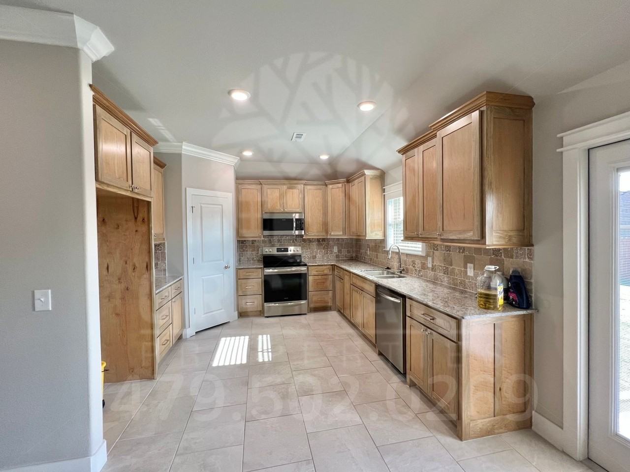 905 Jameson St - Photo 6 of 21