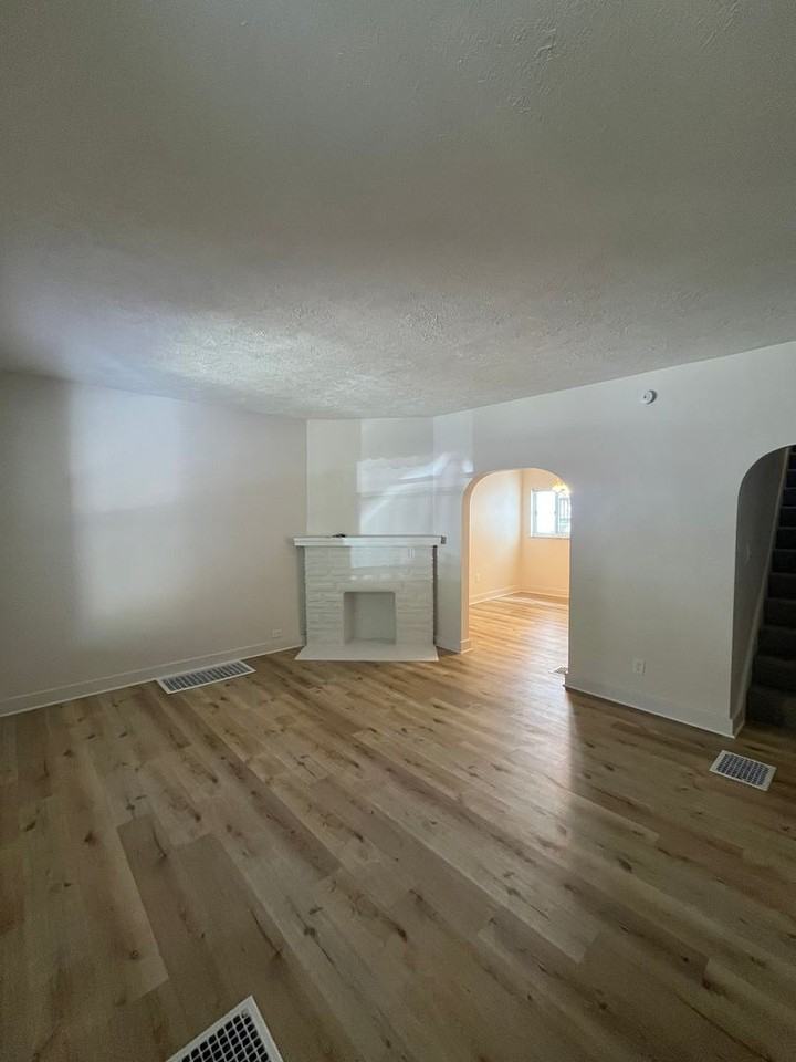 932 Mckinley Ter - Photo 2 of 28