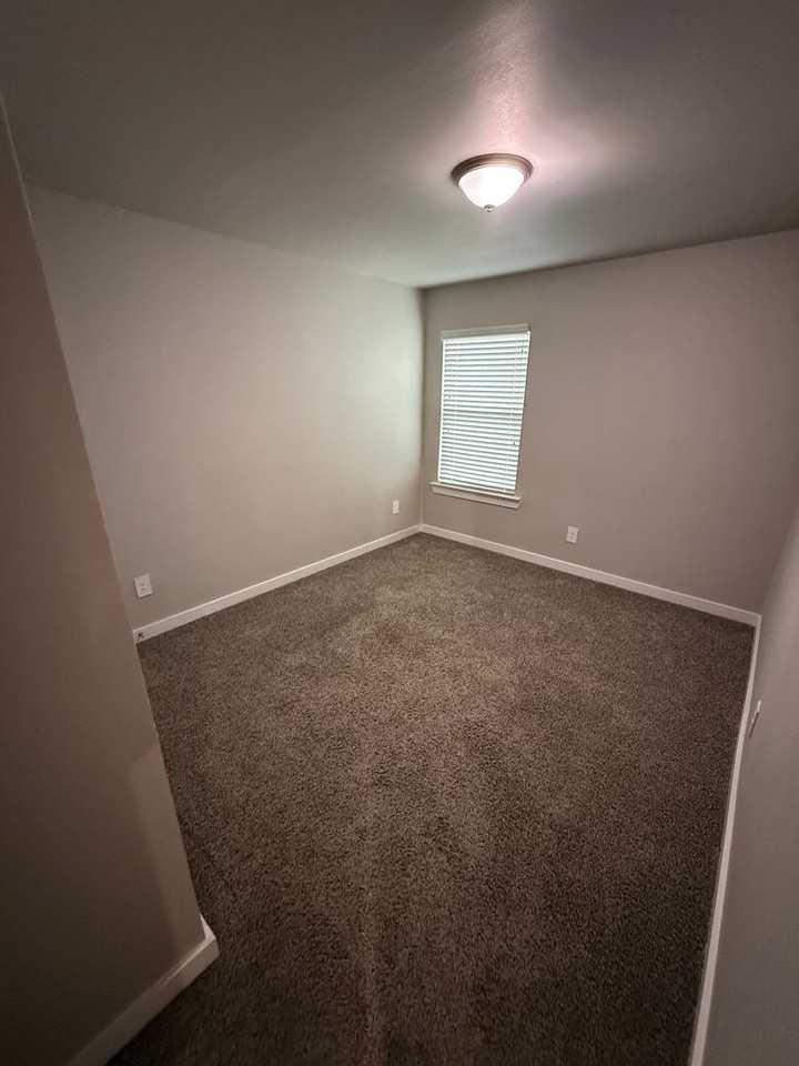 4710 126th St - Photo 3 of 14