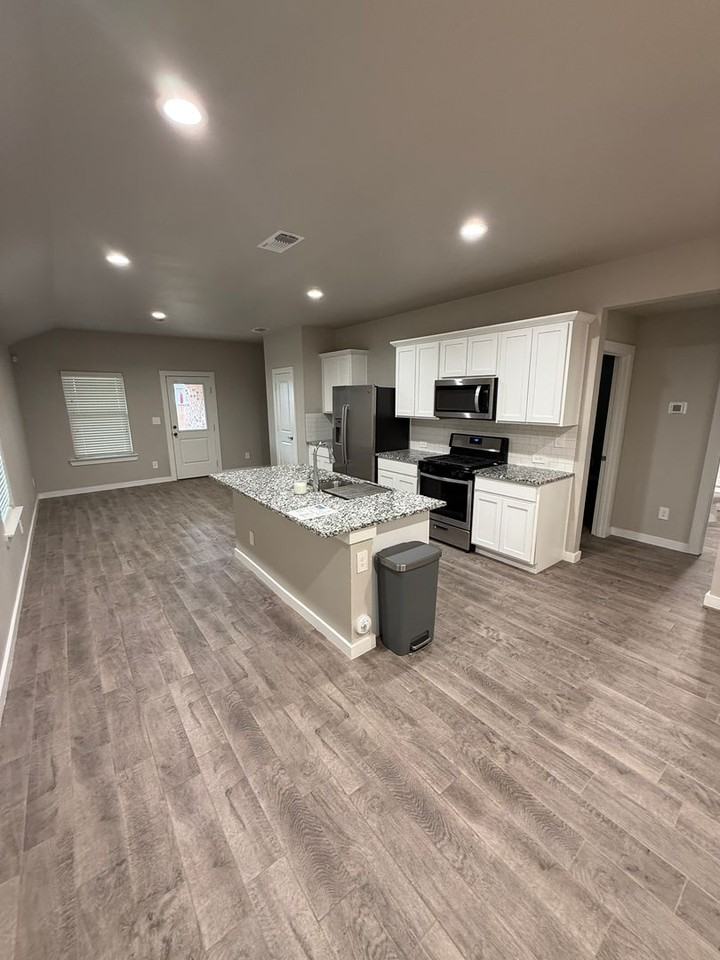 4710 126th St - Photo 6 of 14