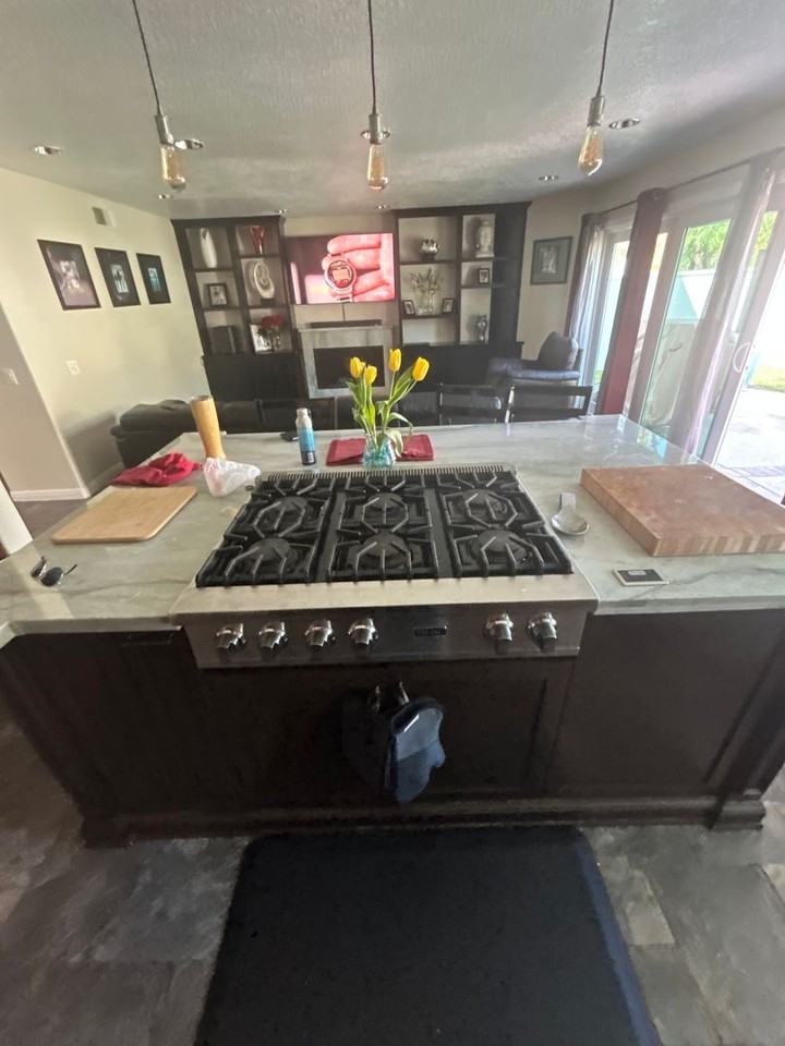 1046 S Mountcrest Ct - Photo 4 of 11