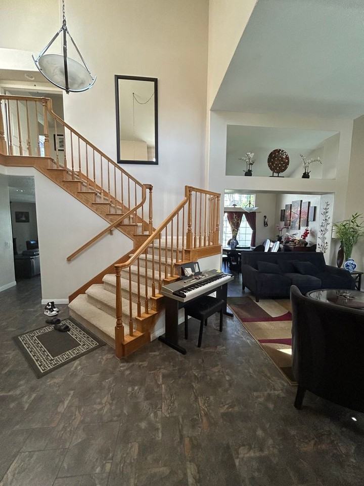 1046 S Mountcrest Ct - Photo 7 of 11