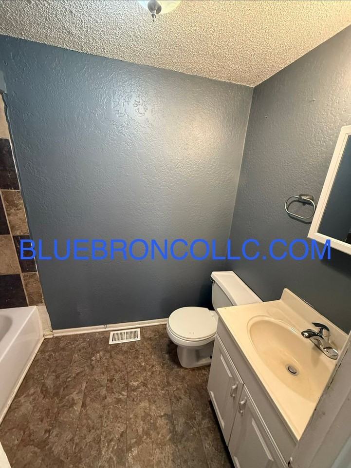 912 E Stone St - Photo 4 of 7