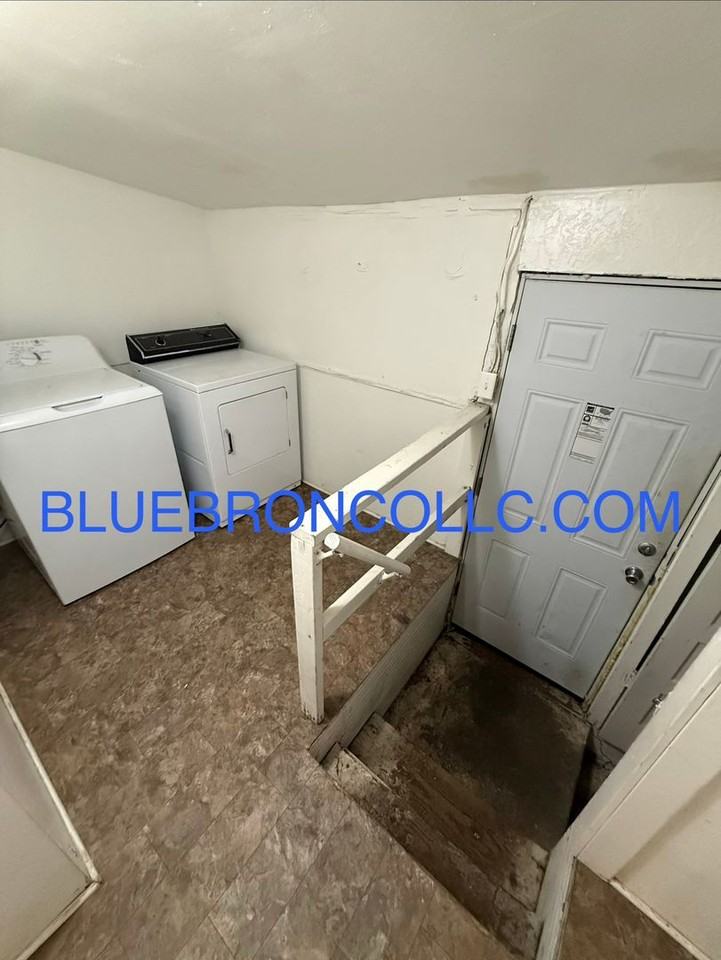 912 E Stone St - Photo 6 of 7