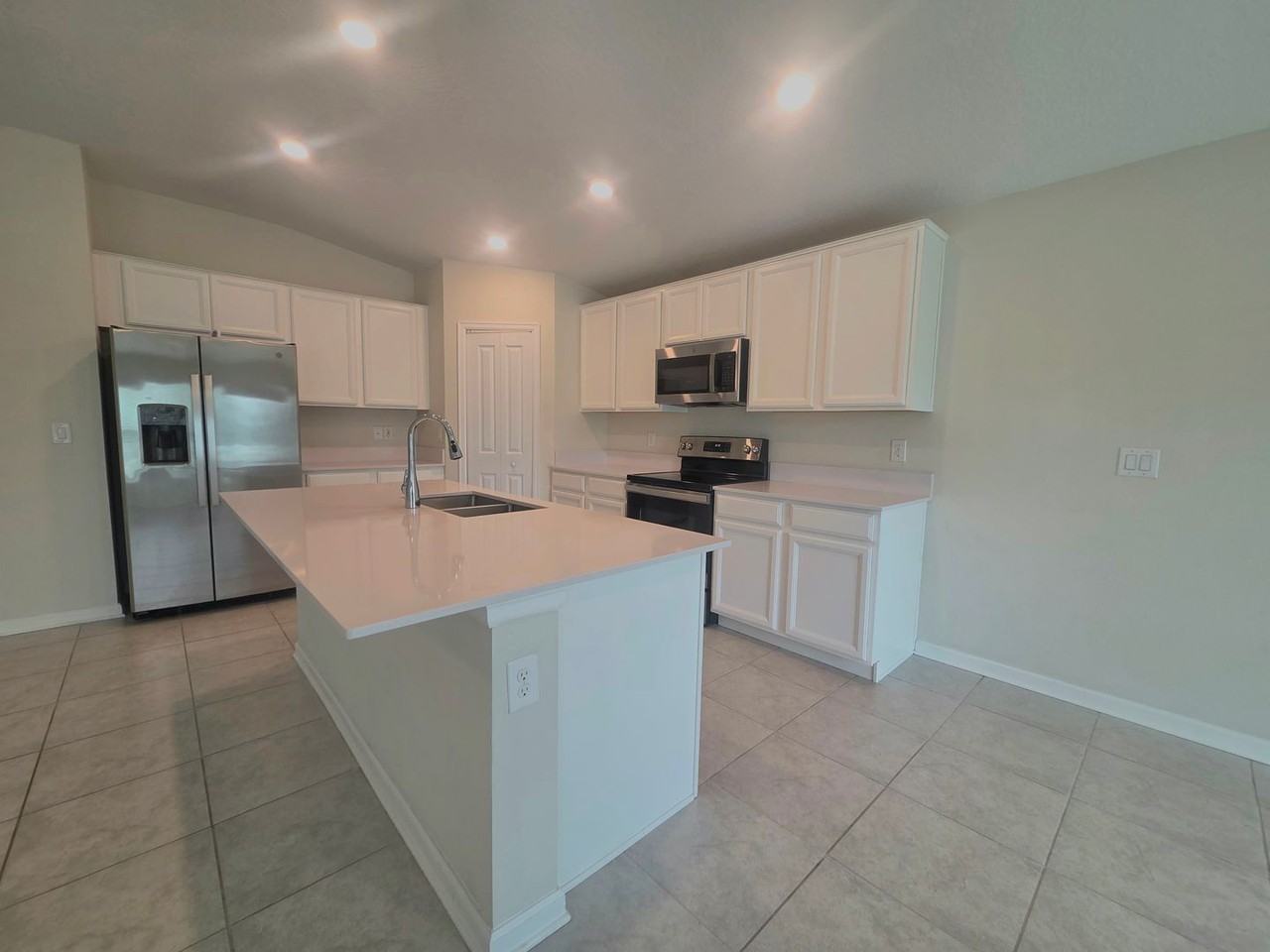 327 Macarthur St - Photo 5 of 29
