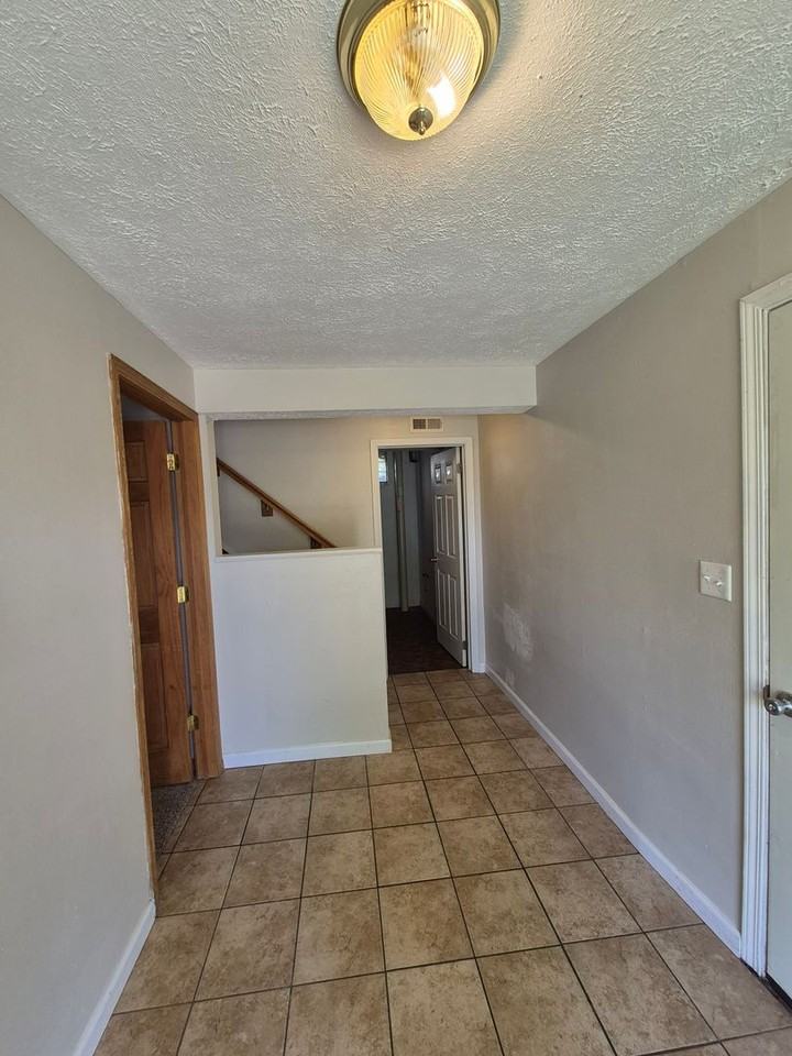 2816 Nacoma Pl - Photo 2 of 22
