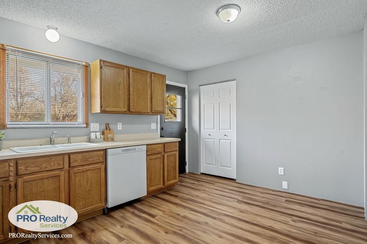 1001 38th Ave - Photo 6 of 30