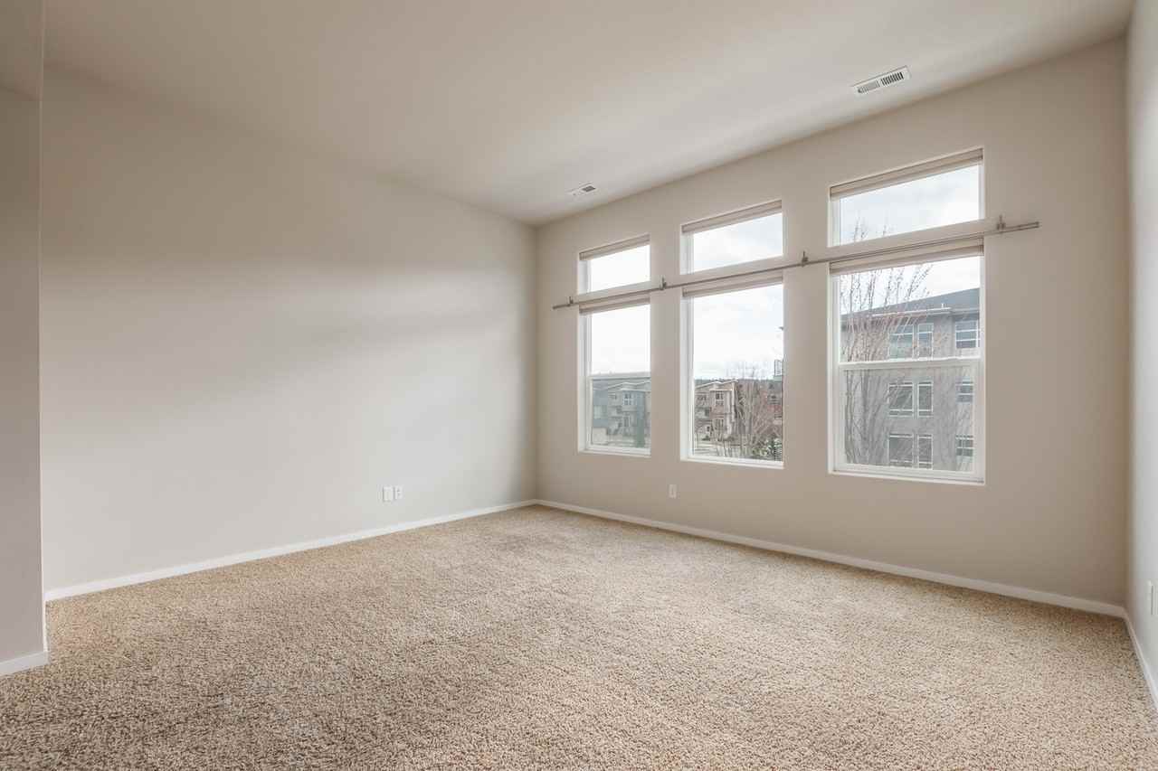 1906 W Summit Pkwy - Photo 4 of 21