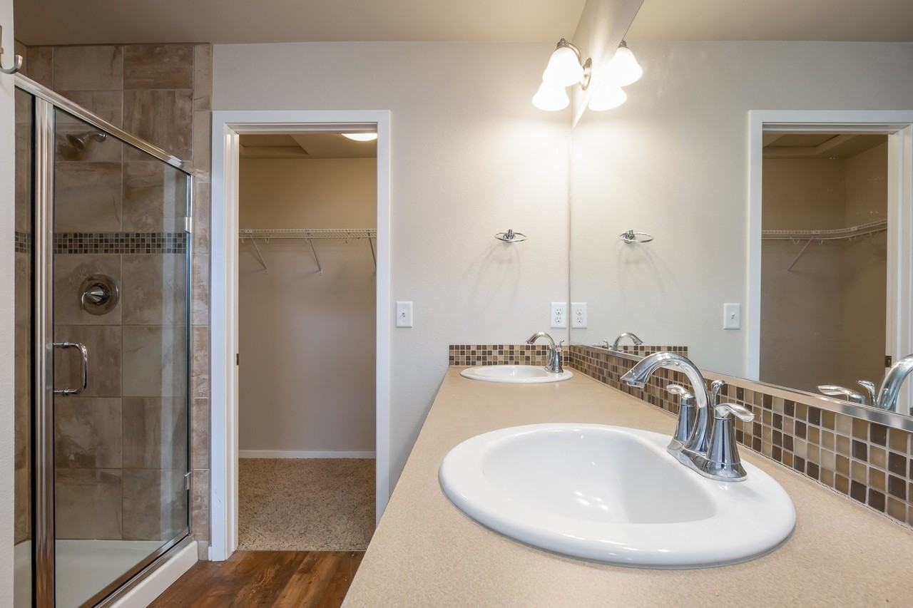 1906 W Summit Pkwy - Photo 5 of 21