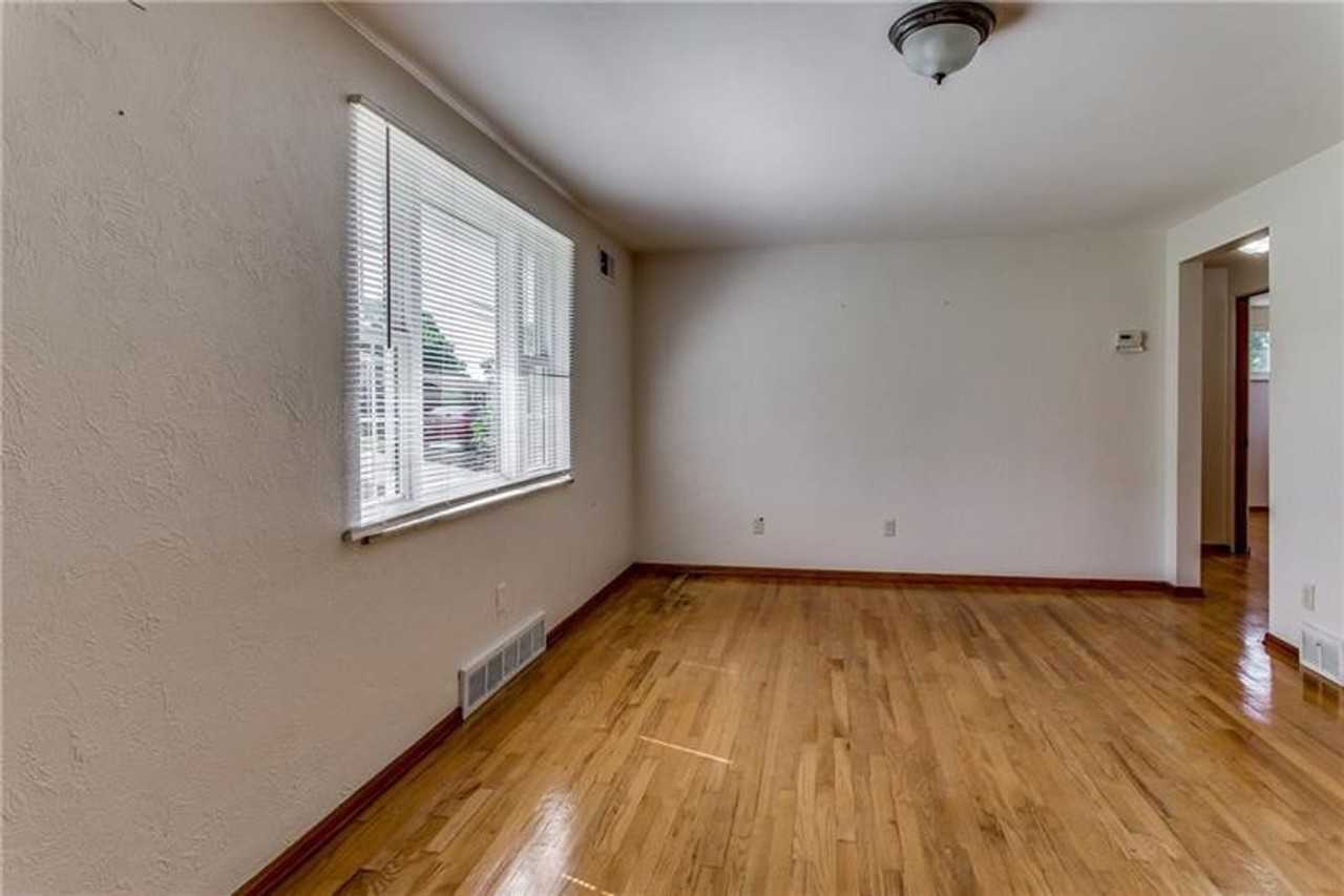 114 Neilson Dr - Photo 4 of 25