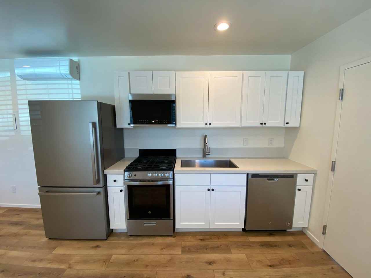 1418 Bath St - Photo 2 of 13