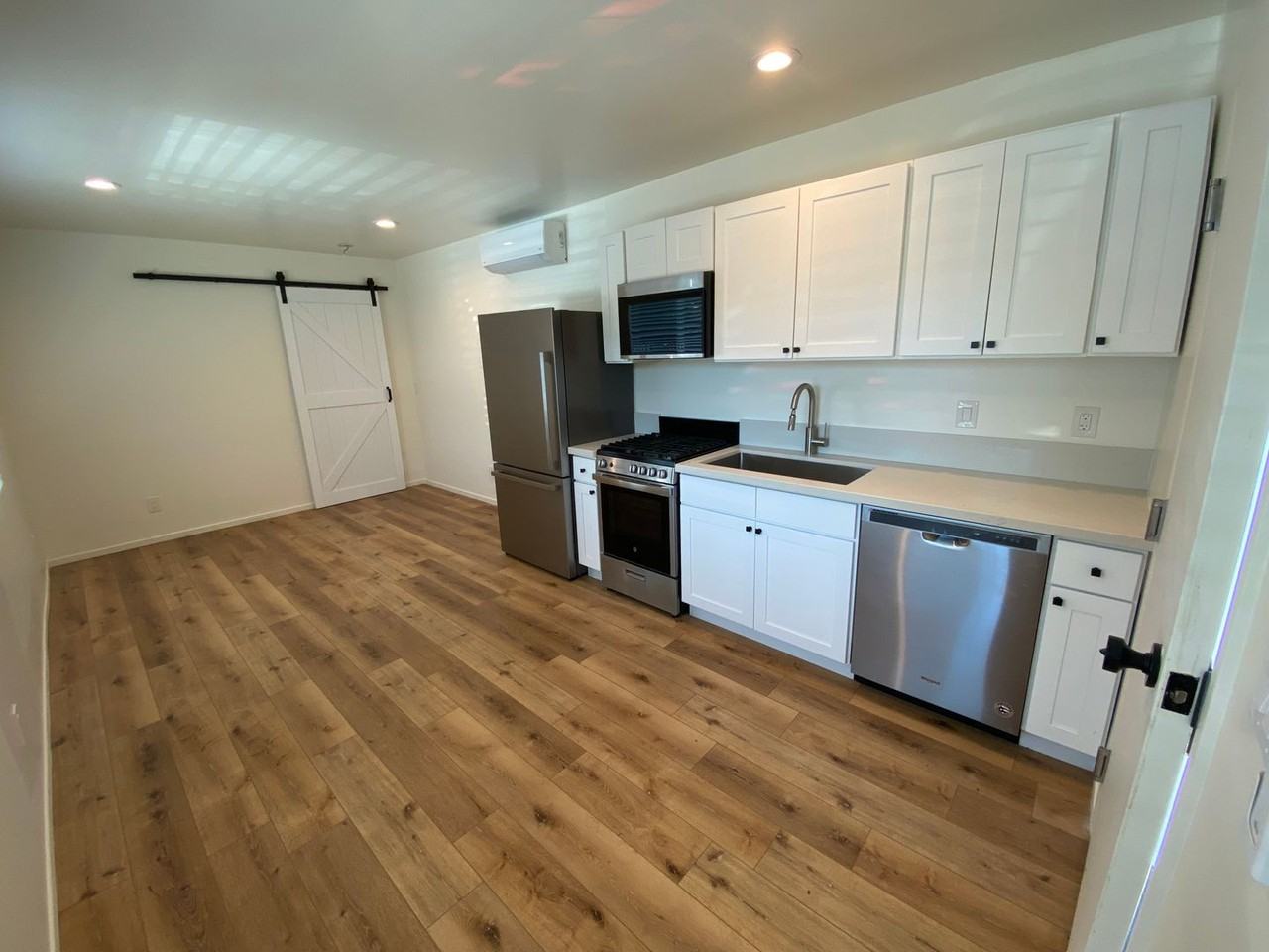 1418 Bath St - Photo 3 of 13