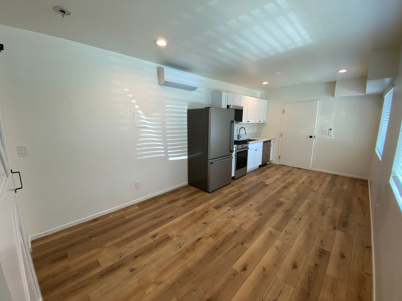 1418 Bath St - Photo 4 of 13