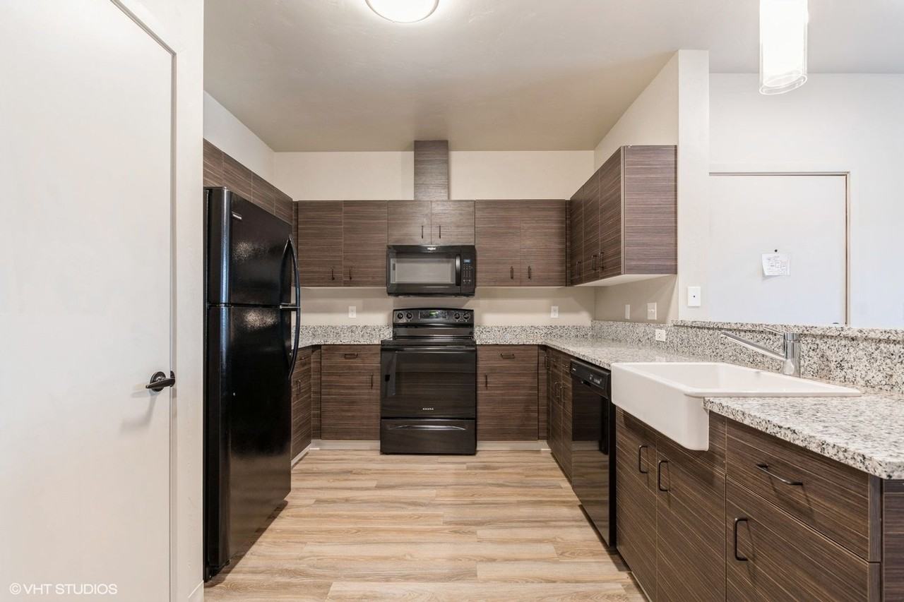 1920 Jefferson Blvd - Photo 3 of 17