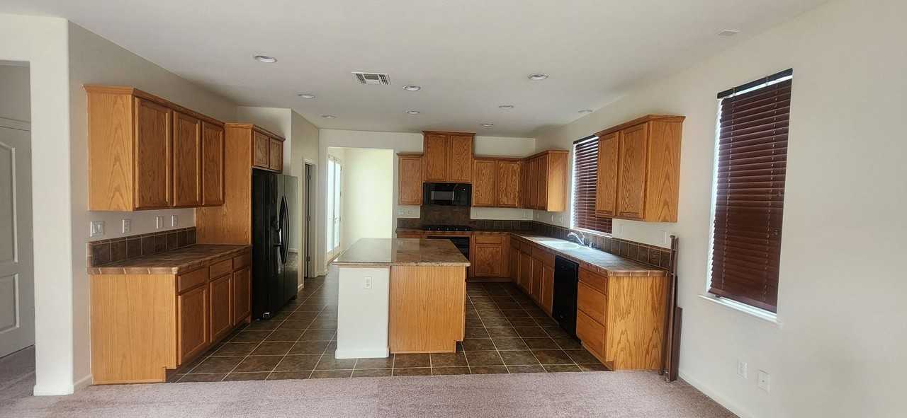 10285 Beckley Way - Photo 7 of 23