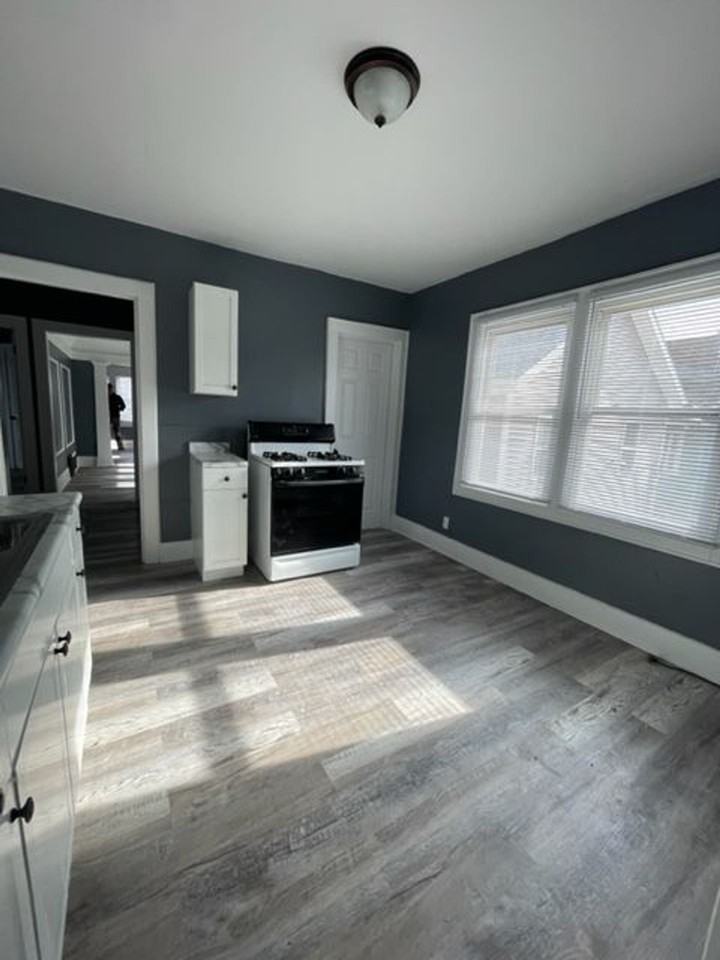 3211-3213 N Buffum St - Photo 3 of 9