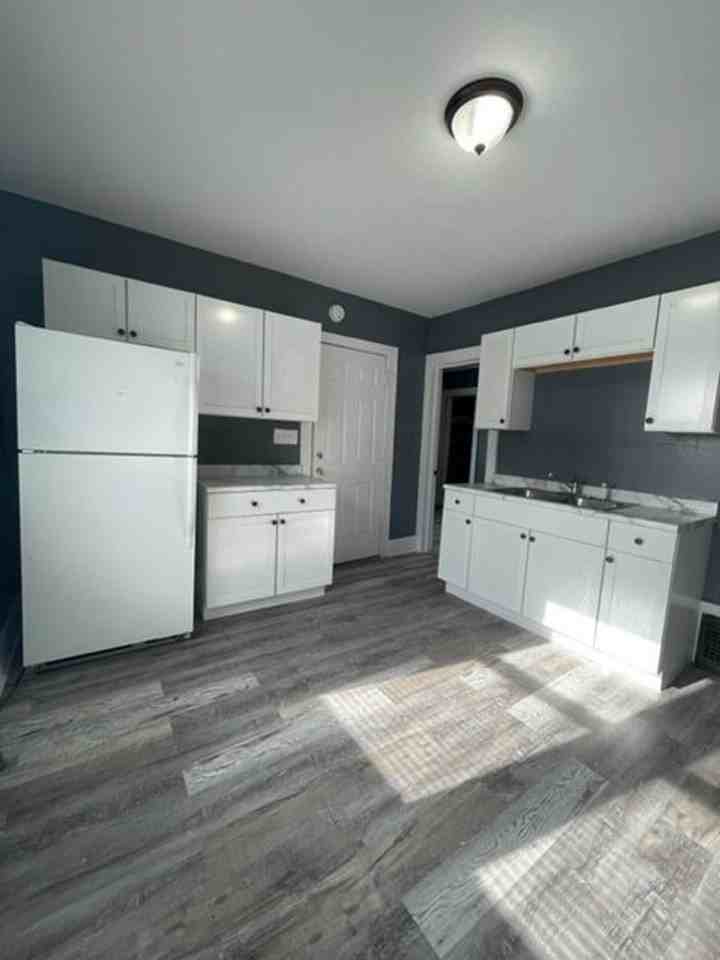 3211-3213 N Buffum St - Photo 4 of 9